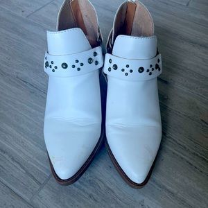 Women’s code west white booties size 7